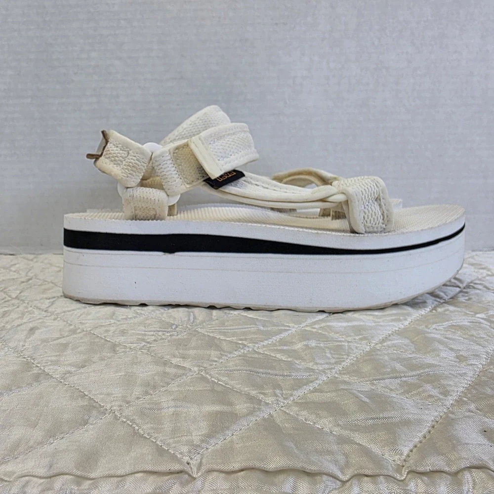 Teva Women's Platform Universal Mesh Sandal Size 6 Platform White Festival